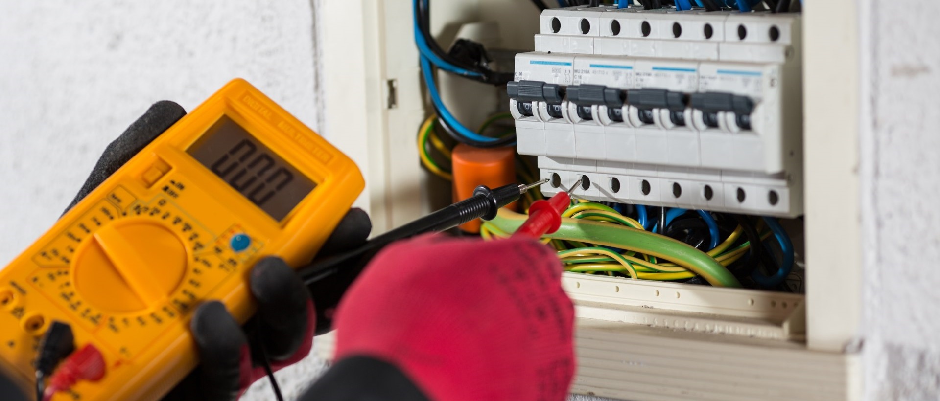 Electricians UB8