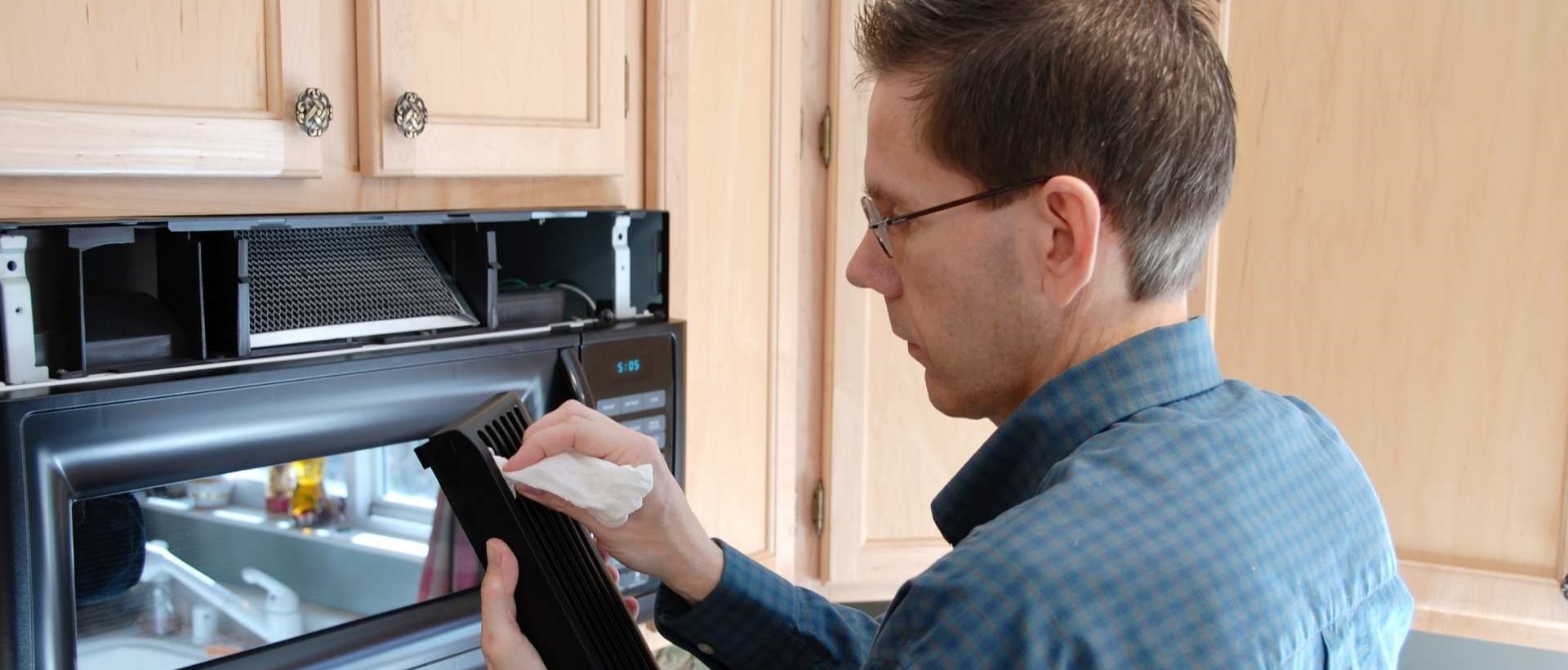 Kitchen fitters UB8